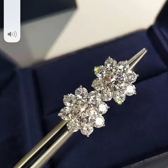 NWOT -  Stunning Cubic Zirconia Post Earrings - Picture 2 of 10